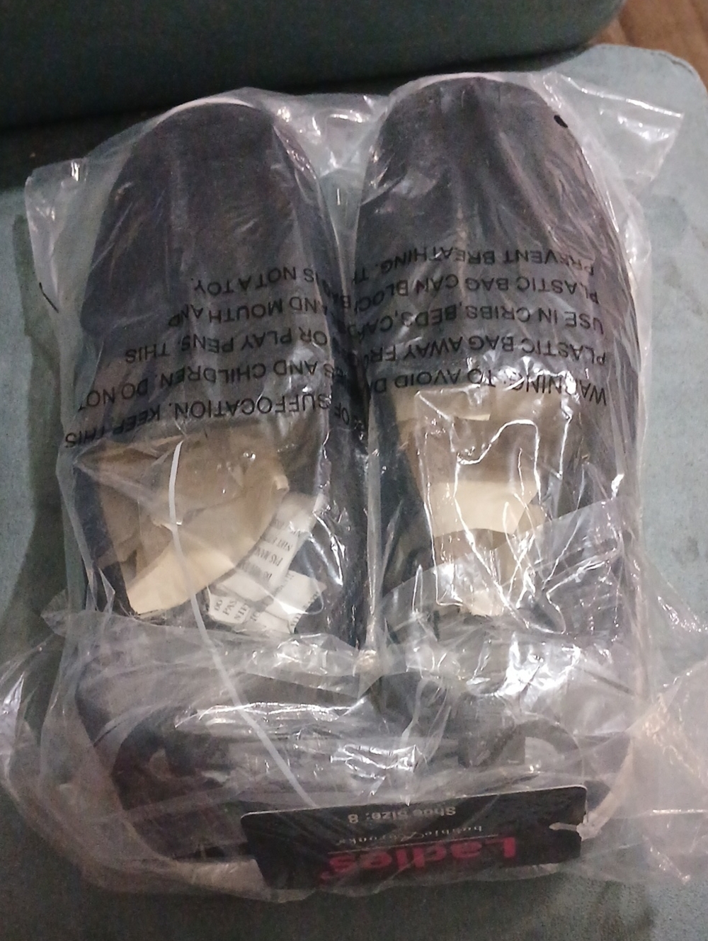 NIP Bobbie Brooks Action Flex Black Slip-On Ladies Shoes